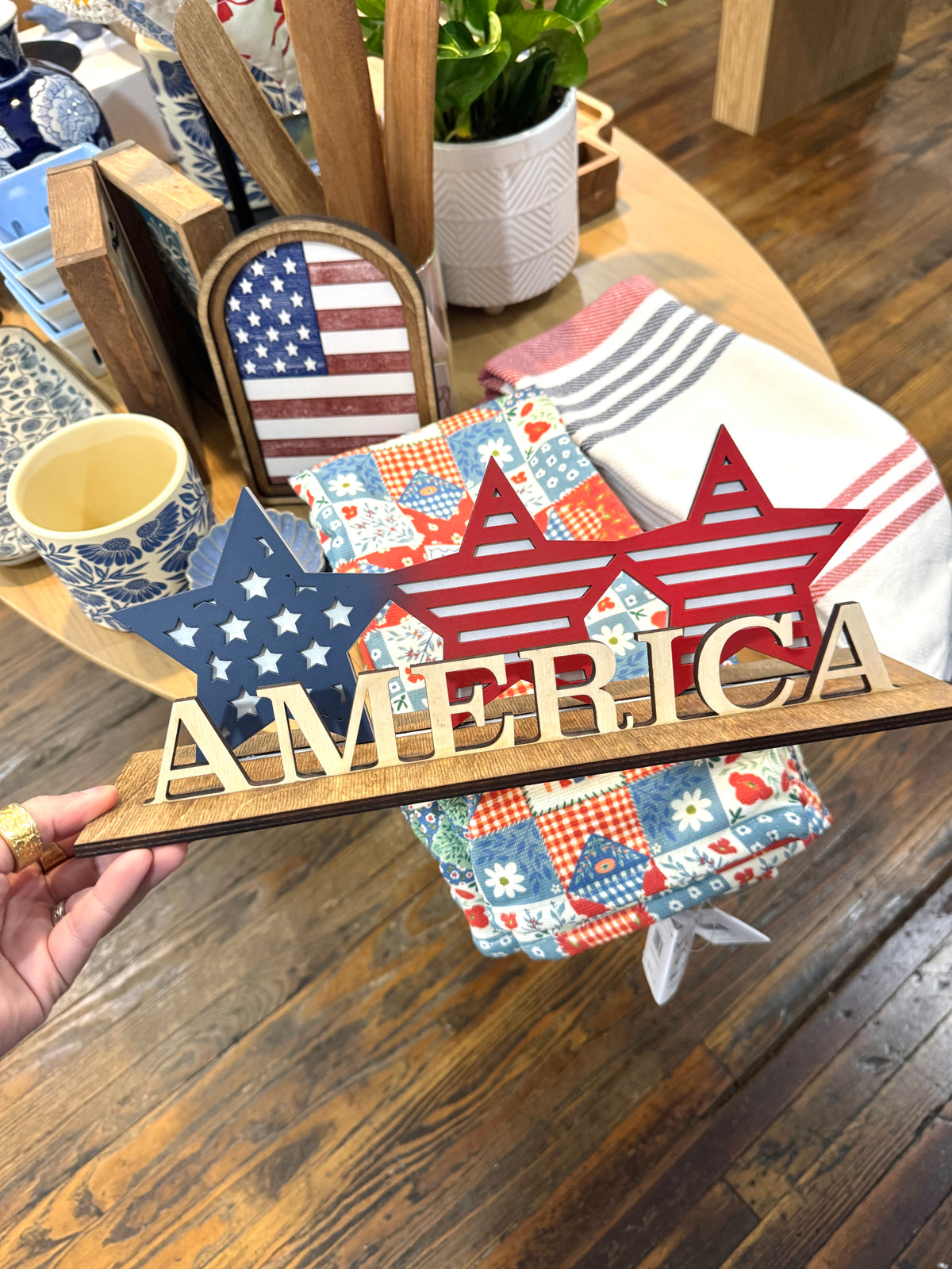 AMERICA Wood Self Sitter
