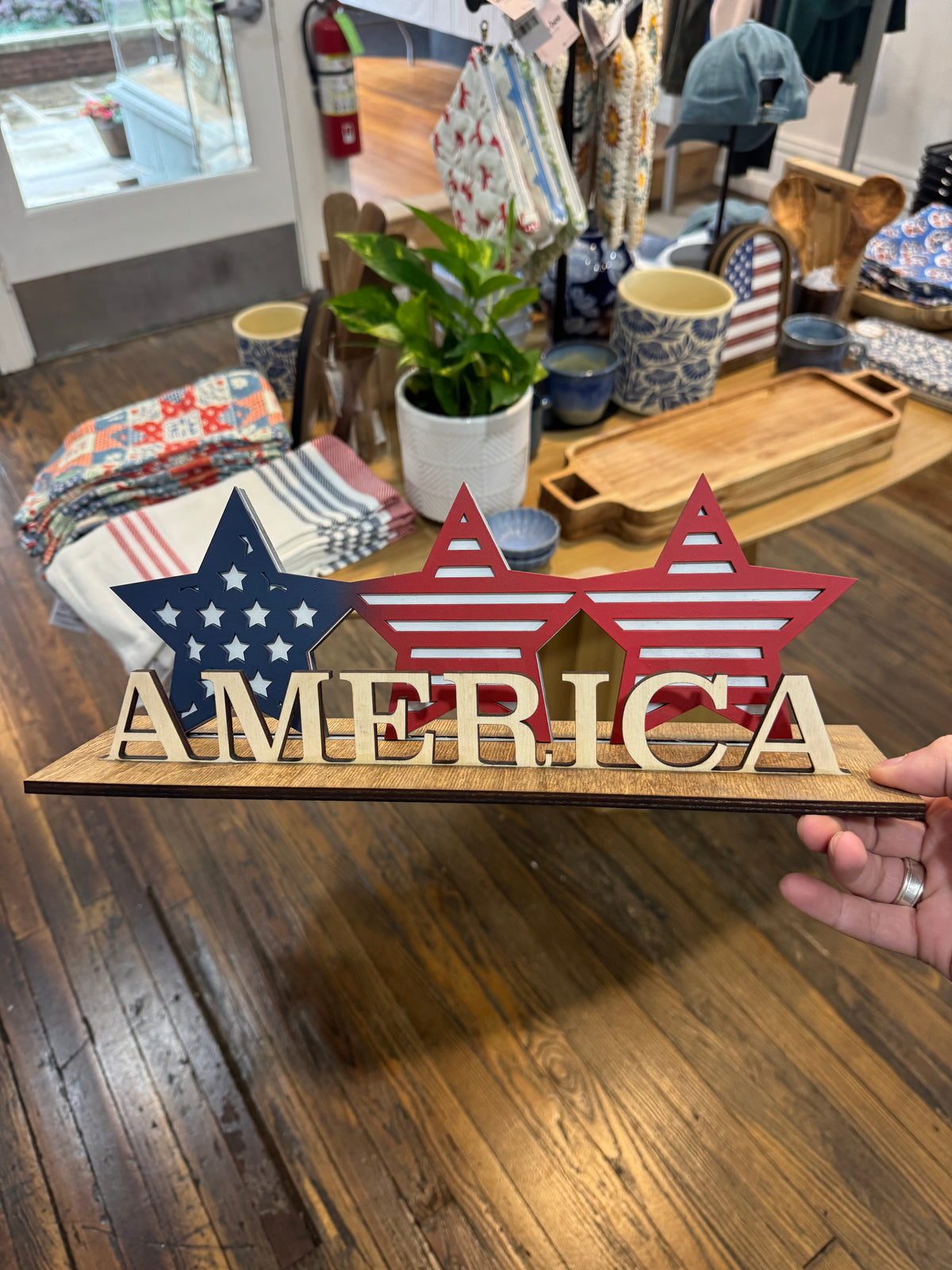 AMERICA Wood Self Sitter