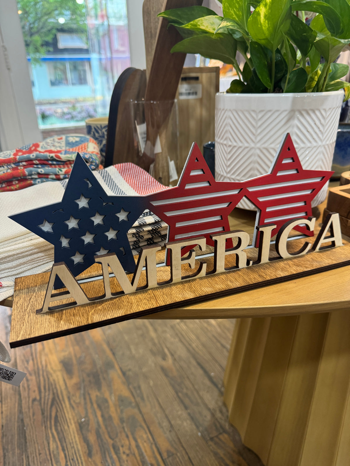 AMERICA Wood Self Sitter