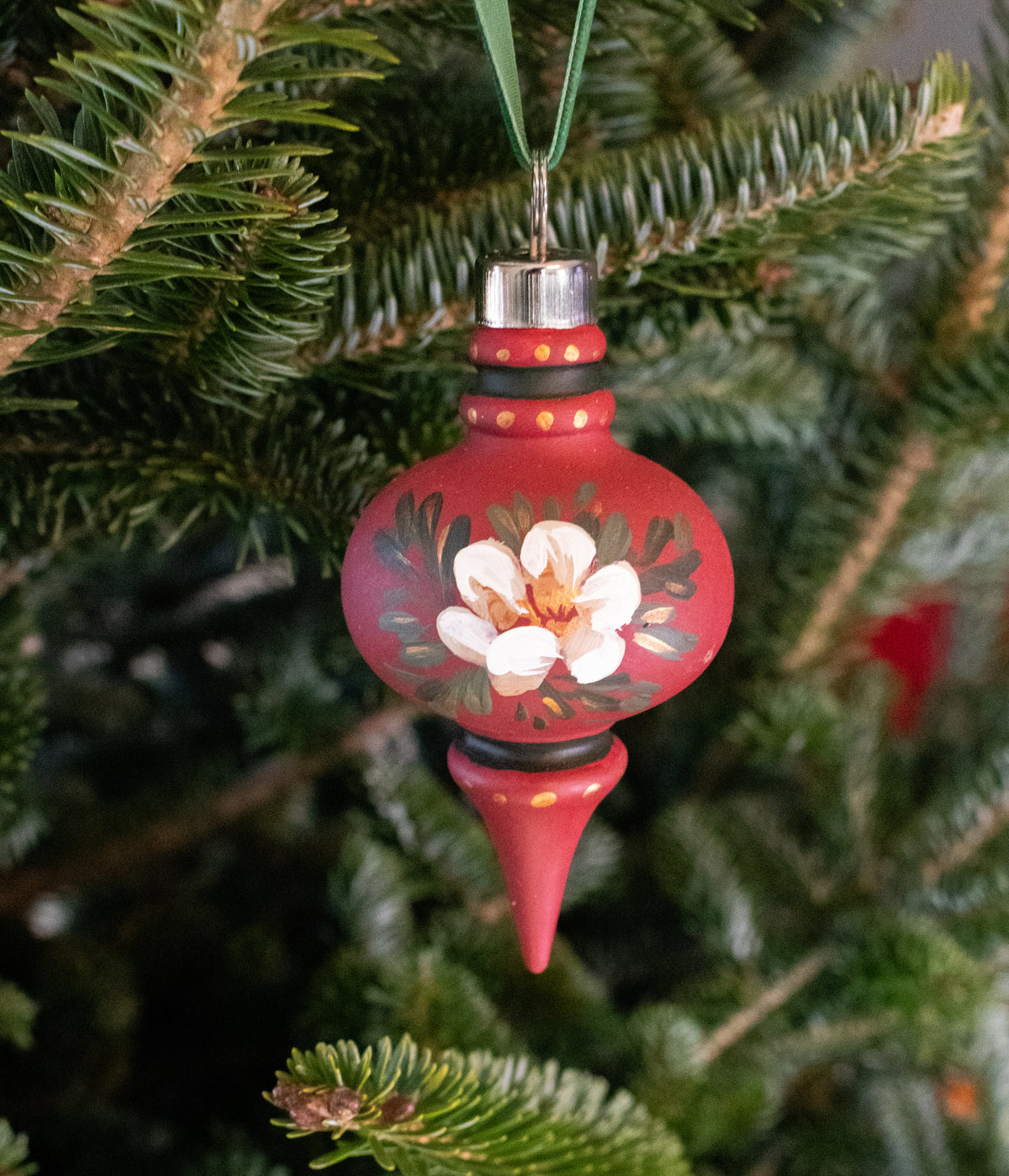 Red Point Floral Ornament