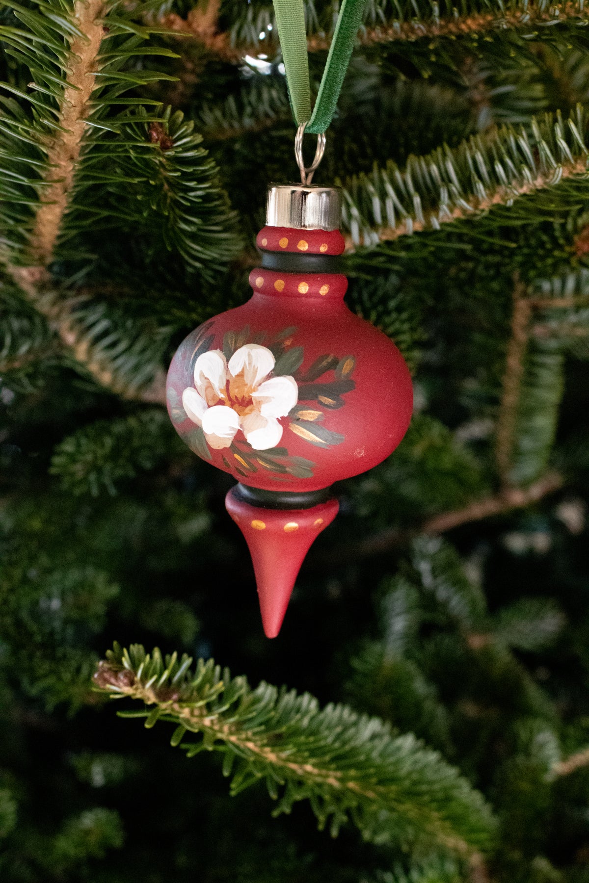 Red Point Floral Ornament